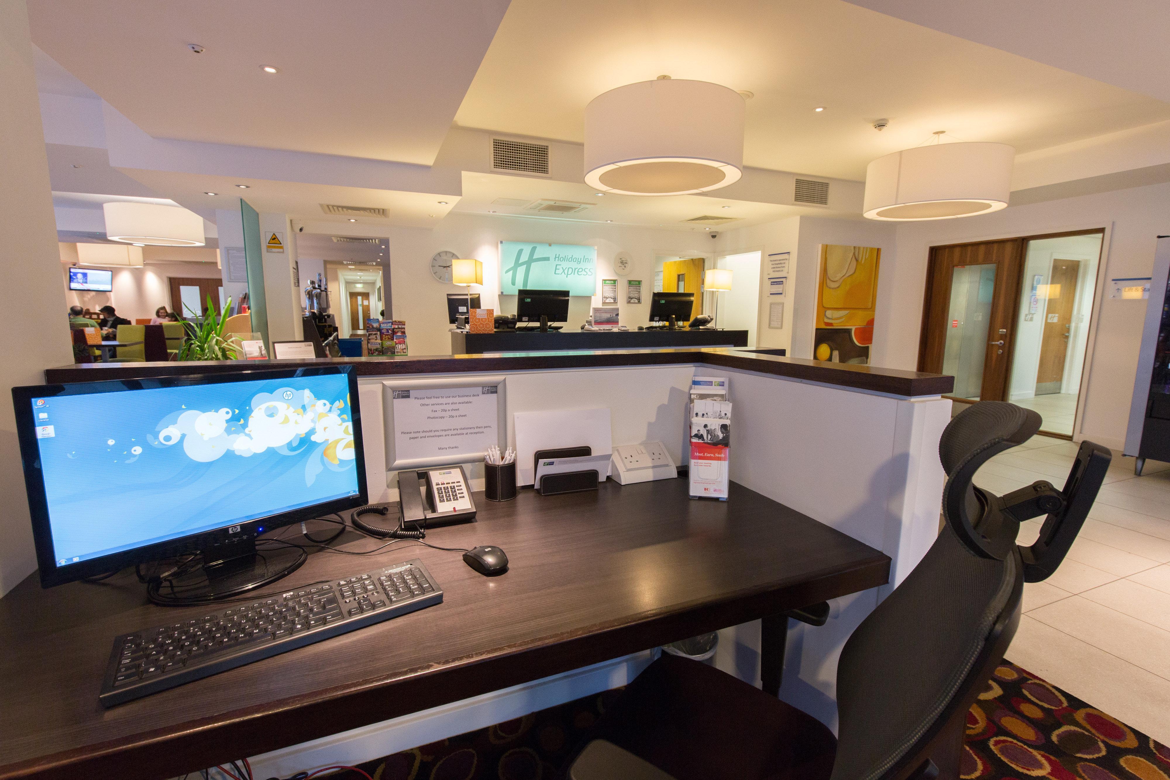 Holiday Inn Express Birmingham South A45, An Ihg Hotel Bagian luar foto