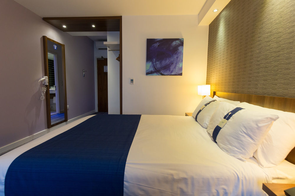 Holiday Inn Express Birmingham South A45, An Ihg Hotel Bagian luar foto