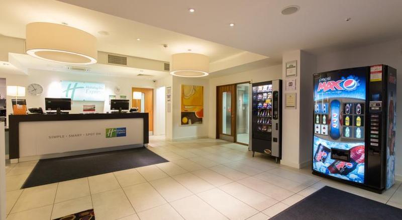 Holiday Inn Express Birmingham South A45, An Ihg Hotel Bagian luar foto